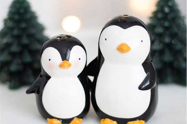 Hugging Penguins Salt And Pepper Shakers